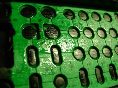 dirty_silicon_button_at_remote_control_2.JPG